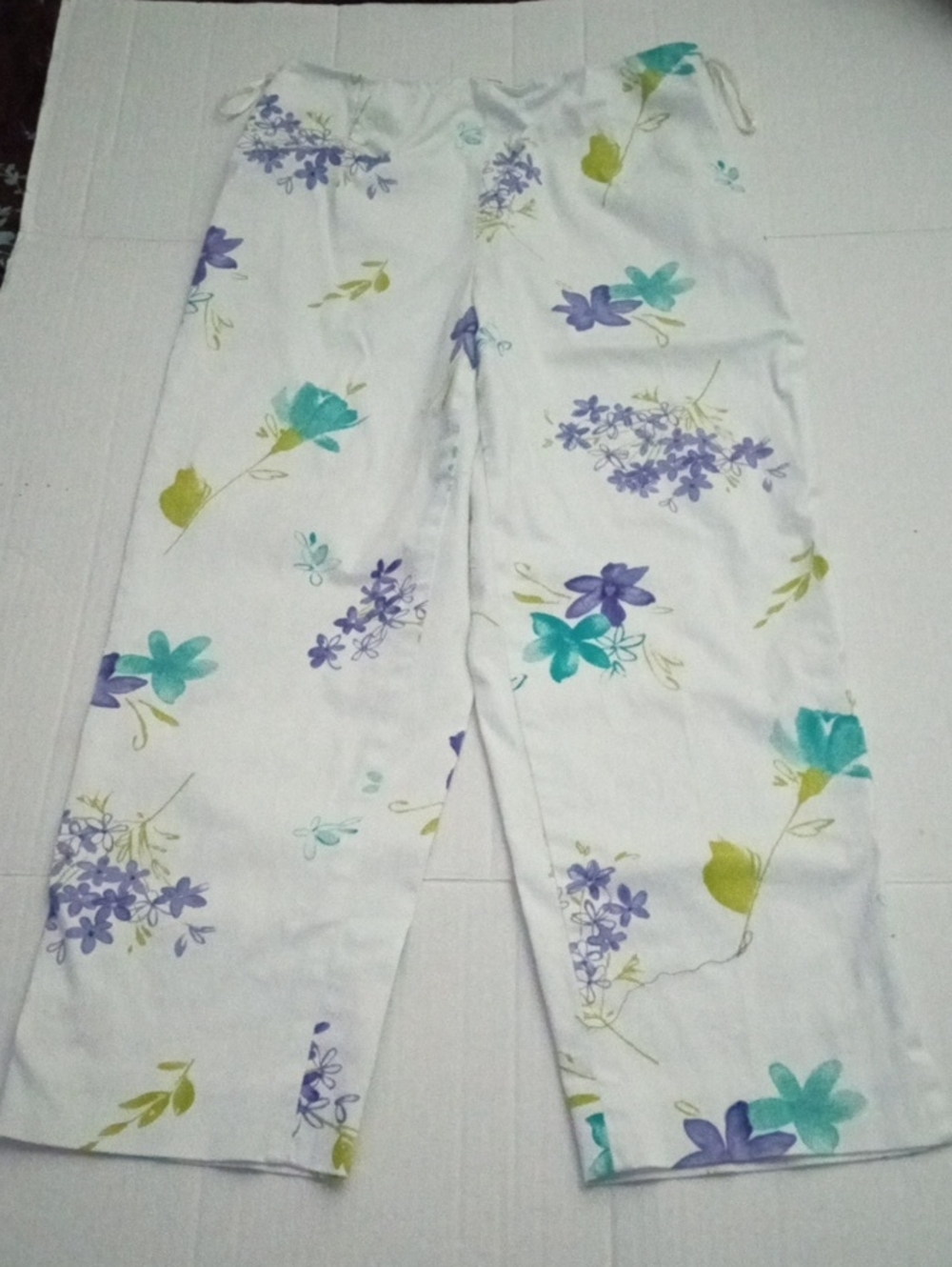 Valerie Stevens White Floral Lounge Pants with Teal & Purple Blooms Large    114